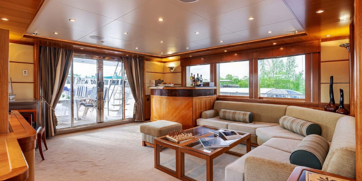 Аренда мега яхты Новая Звезда в Москве и Подмосковье